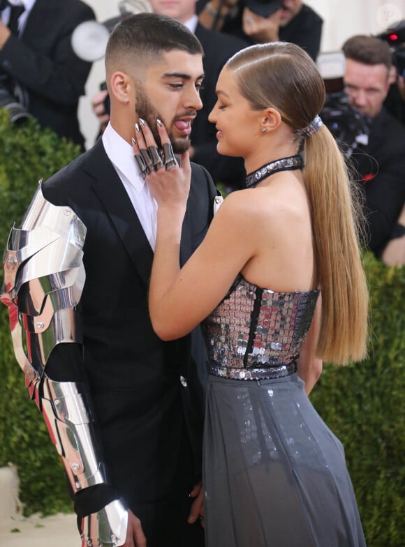 Gigi Hadid et son petit ami Zayn Malik - Soirée Costume Institute Benefit Gala 2016 (Met Ball) sur le thème de "Manus x Machina" au Metropolitan Museum of Art à New York, le 2 mai 2016.