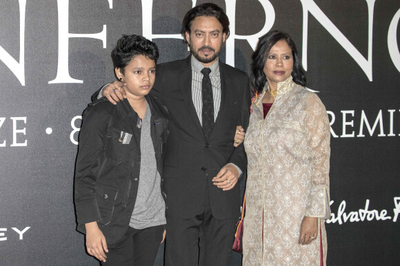 Irrfan Khan avec sa femme Sutapa Sikdar et leur fils à la première de "Inferno" à Florence. Italie, le 8 octobre 2016.
