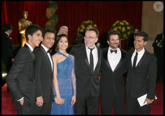 Dev Patel, Irrfan Khan, Freida Pinto, Danny Boyle, Anil Kapoor et Madhur Mittal aux Oscars en 2009. 