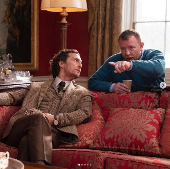 Guy Ritchie et Matthew McConaughey sur le tournage de The Gentlemen. Avril 2020.