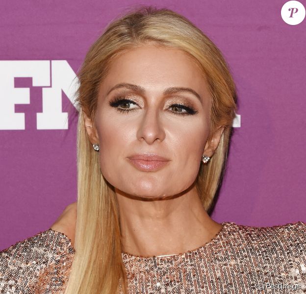 Paris Hilton lors de la 33e édition des 'Footwear News Achievement Awards à New York, le 3 décembre 2019.