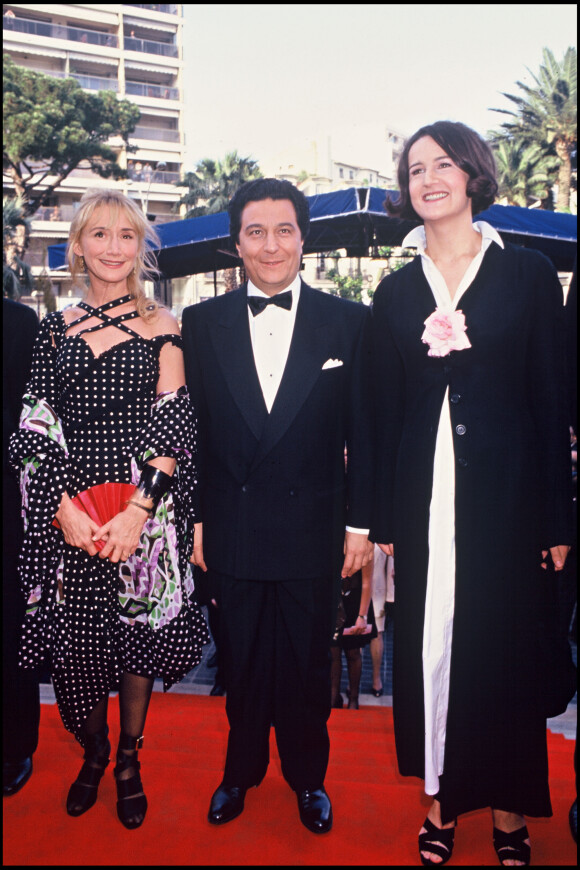 Archives - Marie-Anne Chazel, Christian Clavier et Valérie Lemercier présentent "Les visiteurs" au Festival de Cannes. Le 21 mars 1993.