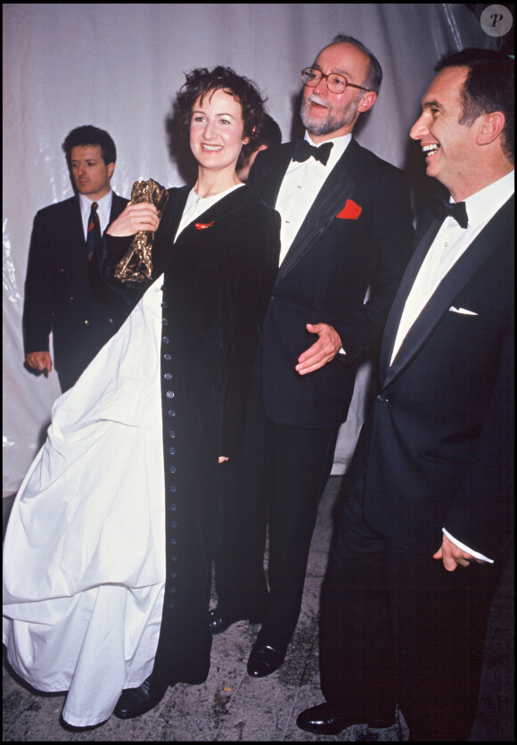 Archives - Valérie Lemercier, César du Meilleur second rôle féminin pour "Les visiteurs" avec Alain Terzian. Paris. Le 2 mars 1994.