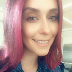 Jennifer Love Hewitt et se cheveux roses sur Instagram, le 1er avril 2020.