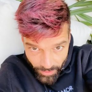 Ricky Martin et ses cheveux roses sur Instagram, le 27 mars 2020.