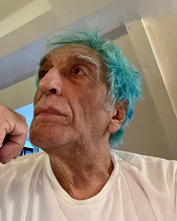 Gérard Darmon et ses cheveux turquoise sur Instagram, le 21 mars 2020.
