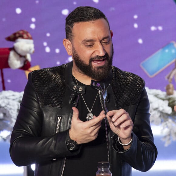 Exclusif - Cyril Hanouna - Emission TPMP (Touche pas à mon poste !) à Boulogne-Billancourt le 18 décembre 2019. Régine sort son coffret De la p'tite poule à La Grande Zoa. Pour la première fois dans l'histoire de la réédition, un coffret de 10 CD réunissant l'ensemble des enregistrements de Régine réalisés entre 1964 et 1989, le tout d'après les bandes master d'origine, entièrement remastérisées ! © Jack Tribeca/Bestimage