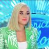 Katy Perry partage la nouvelle de sa grossesse avec les jurés de "American Idol", Lionel Richie et Luke Bryan à Los Angeles, le 9 mars 2020.