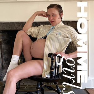 Chloë Sevigny, enceinte en couverture du magazine Homme Girls. Avril 2020.