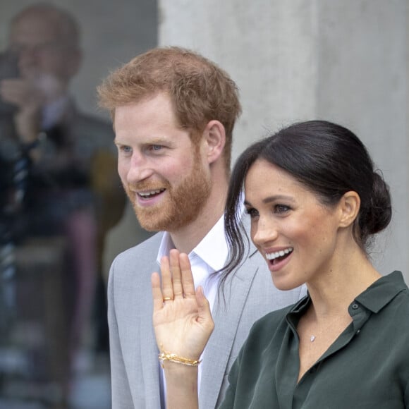 Le prince Harry et Meghan Markle quittent l'université de Chichester's Engineering and Digital Technology Park à Bognor Regis dans le Sussex le 3 octobre 2018. C'est le premier déplacement officiel du duc et de la duchesse de Sussex dans la région.