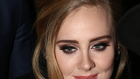 Adele très amincie et méconnaissable : rare apparition pour célébrer ses 32 ans