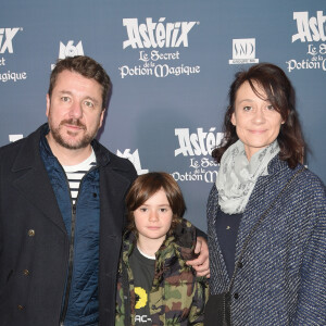 Bruno Guillon et sa femme Marion avec leur fils Anatole - Avant-première du film "Astérix : Le Secret de la potion magique" au cinéma UGC Normandie à Paris, le 2 décembre 2018. © Coadic Guirec/Bestimage02/12/2018 - Paris