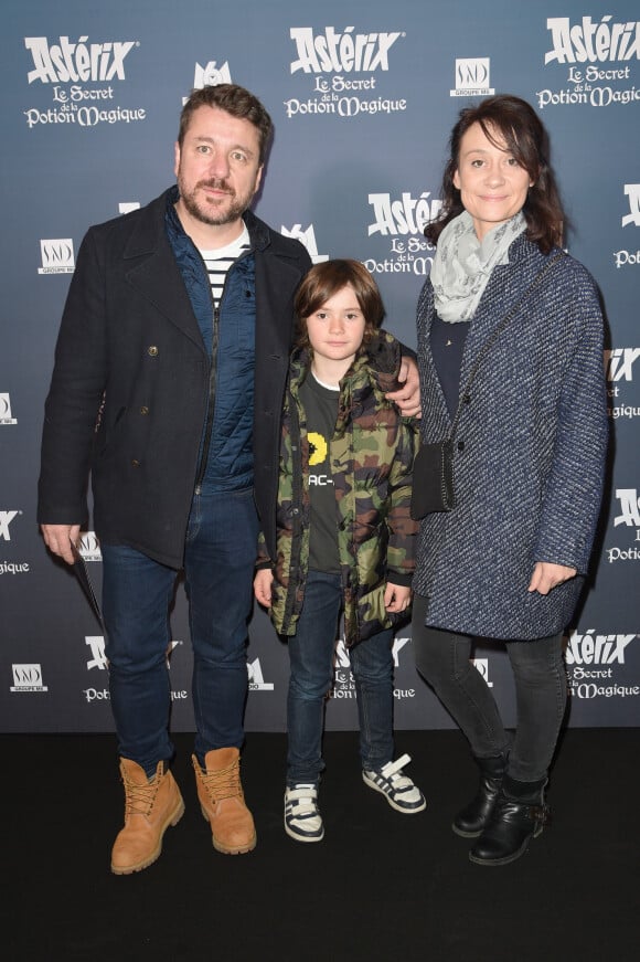 Bruno Guillon et sa femme Marion avec leur fils Anatole - Avant-première du film "Astérix : Le Secret de la potion magique" au cinéma UGC Normandie à Paris, le 2 décembre 2018. © Coadic Guirec/Bestimage02/12/2018 - Paris