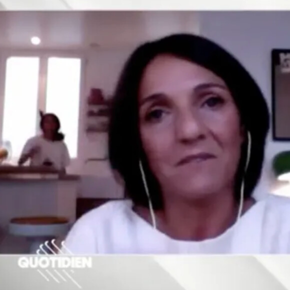 Florence Foresti a pu compter sur la participation malicieuse de sa fille Toni, 12 ans, pour son intervention dans l'émission Quotidien le 7 mai 2020 sur TMC.