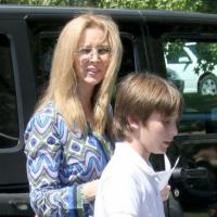 Lisa Kudrow (Friends) : Rarissime photo de son fils Julian, 22 ans