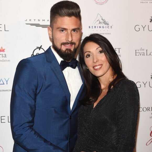 Olivier Giroud et sa femme Jennifer, enceinte - Les célébrités posent lors du photocall de la soirée Global Gift à Londres le 18 novembre 2017.