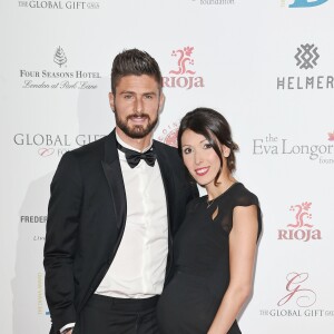 Olivier Giroud et sa femme Jennifer enceinte à la 6ème édition de la soirée de gala de "The Global Gift" à l'hôtel Four Seasons à Londres, le 30 novembre 2015.