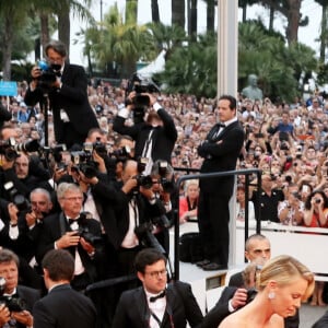 Charlize Theron et Sean Penn - Montée des marches du film "Mad Max : Fury Road" lors du 68 ème Festival International du Film de Cannes, à Cannes le 14 mai 2015.