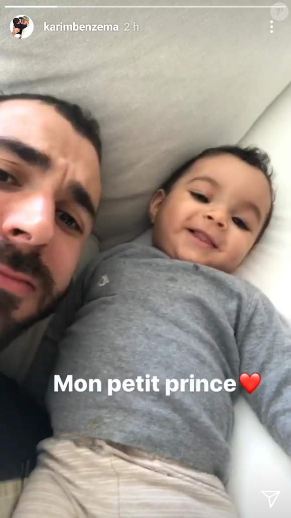 Karim Benzema s'affiche avec son fils de 6 mois dans une story Instagram le 7 décembre 2017.