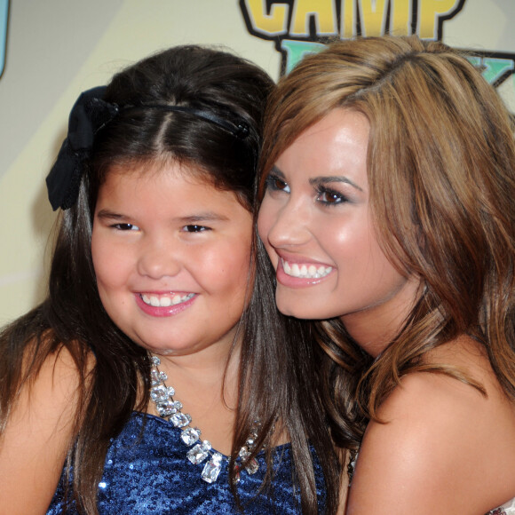 Demi Lovato et sa petite soeur Madison de la Garza - Première du film "Camp Rock 2" à New York. Le 8 août 2010. ©Darla Khazei, /PCN/ABACAPRESS.COM
