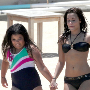 Demi Lovato et sa soeur Madison De La Garza en vacances à Mexico. Le 15 juin 2010. @Clasos/ABACAPRESS.COM