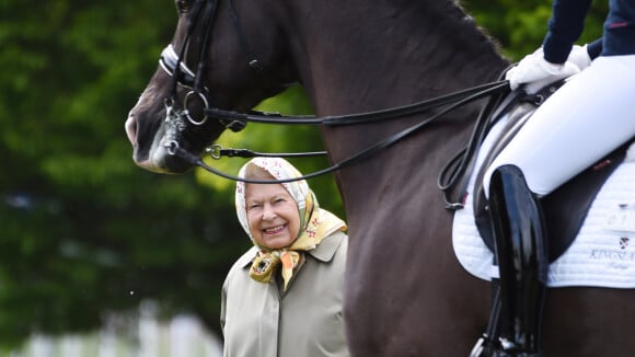 Elizabeth II confinée indéfiniment à Windsor : pourquoi elle en est ravie