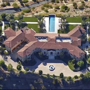 Vue aérienne de la maison de l'acteur et producteur Tyler Perry, le 7 mai 2020 dans un quartier protégé de Beverly Hills à Los Angeles, que Meghan Markle et le prince Harry l'occupent en son absence.