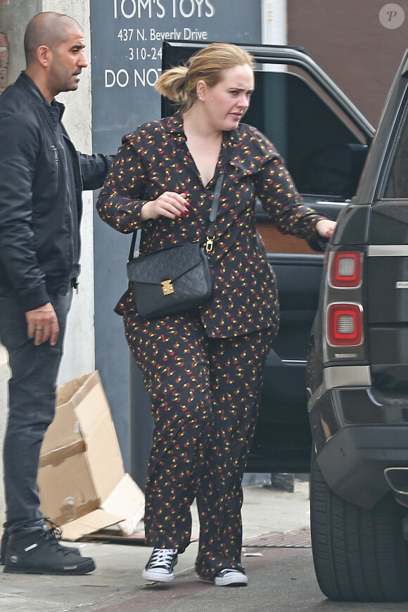 Exclusif - La chanteuse Adele fait su shopping à Los Angeles le 19 novembre 2018.