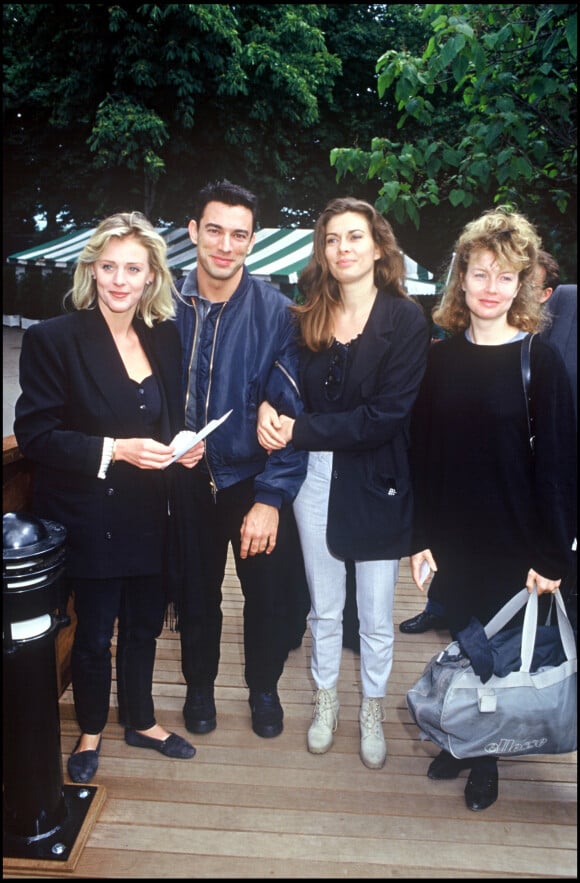 Archives - Cécile Auclert, Gérard Vives, Hélène Le Moignic et Christiane Jean de la série "Les filles d'à côté" à Roland-Garros. Mai 1994.
