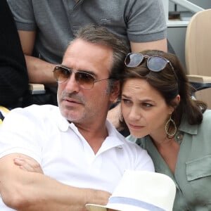 Jean Dujardin et sa femme Nathalie Péchalat - People dans les tribunes lors de la finale messieurs des internationaux de France de tennis de Roland Garros 2019 à Paris le 9 juin 2019. © Jacovides-Moreau/Bestimage