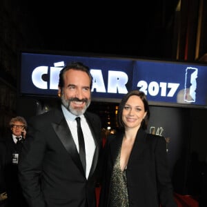 Exclusif - Jean Dujardin et sa compagne Nathalie Péchalat - Arrivées à la 42ème cérémonie des Cesar à la salle Pleyel à Paris, le 24 février 2017.