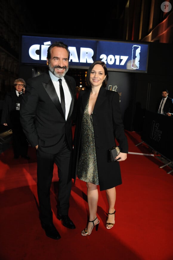 Exclusif - Jean Dujardin et sa compagne Nathalie Péchalat - Arrivées à la 42ème cérémonie des Cesar à la salle Pleyel à Paris, le 24 février 2017.