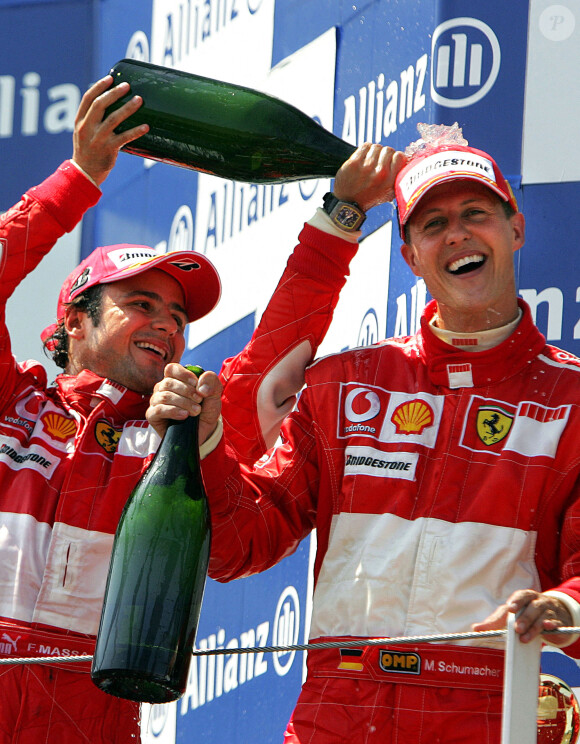 Felipe Massa et Michael Schumacher au Grand Prix de Magny-Cours en France. Juillet 2006.