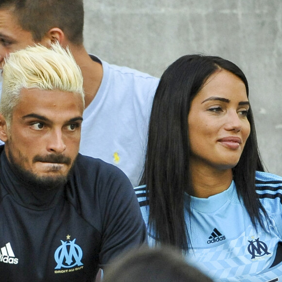 Exclusif - Julien Tanti (Les Marseillais), sa compagne Manon Marsault et un ami dans les tribunes du stade Vélodrome lors du match Olympique de Marseille (OM) à Toulouse Football Club (TFC) à Marseille, le 14 août 2016. © Pierre Pérusseau/Bestimage