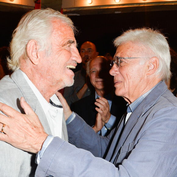 Jean-Paul Belmondo et Guy Bedos - Générale de la pièce "Ça coule de source" écrite par L. M. Colla au théâtre de la Gaîté-Montparnasse à Paris, le 30 mai 2017. © Coadic Guirec/Bestimage