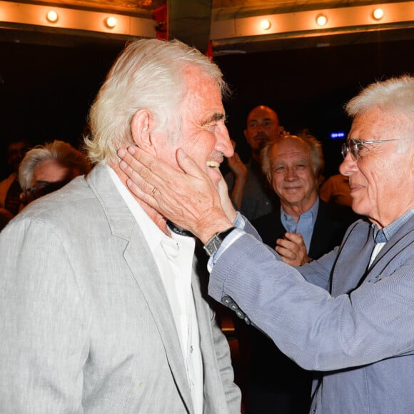 Semi-Exclusif - Jean-Paul Belmondo et Guy Bedos - Générale de la pièce "Ça coule de source" écrite par L. M. Colla au théâtre de la Gaîté-Montparnasse à Paris, le 30 mai 2017. © Coadic Guirec/Bestimage