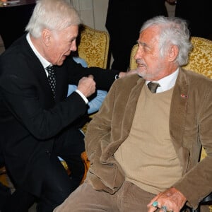 Guy Bedos et Jean-Paul Belmondo - Dîner de gala de la première édition des prix "les Stéthos d'Or" en faveur de la Fondation pour la recherche en physiologie dont le docteur Frédéric Saldmann est le directeur scientifique à l'hôtel George V à Paris le 13 mars 2017. © Coadic Guirec/Bestimage 'La Recherche en Physiologie'