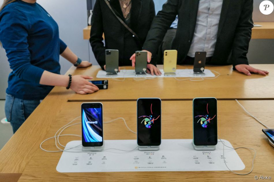 Le nouvel iPhone SE, dans un magasin Apple à Shanghaï. Le 24 avril 2020 ...