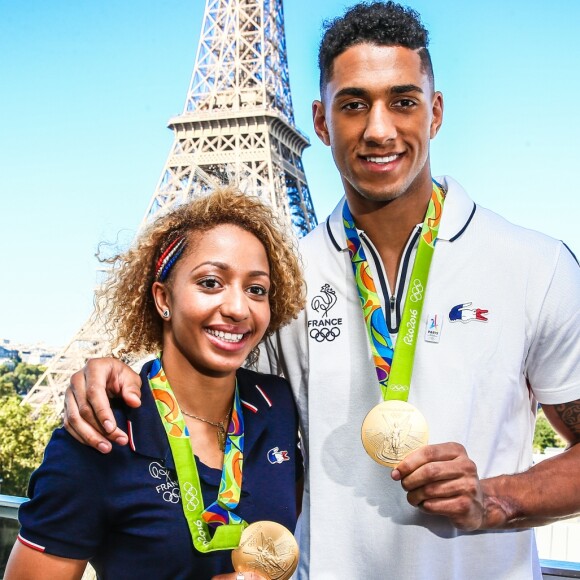 Estelle Mossely et Tony Yoka - Conférence de presse et photocall avec les athlètes français de retour des Jeux Olympiques de Rio à l'hôtel Pullman face a la Tour Eiffel à Paris le 23 août 2016 © Jean-René Santini / Bestimage