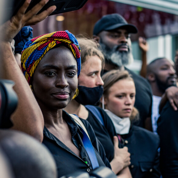 Aïssa Maïga - People à la manifestation de soutien à Adama Traoré devant le tribunal de Paris le 2 juin 2020. Environ 20.000 personnes ont participé mardi soir devant le tribunal de Paris à un rassemblement interdit, émaillé d'incidents, à l'appel du comité de soutien à la famille d'Adama Traoré, jeune homme noir de 24 ans mort en 2016 après son interpellation. © Cyril Moreau / Bestimage
