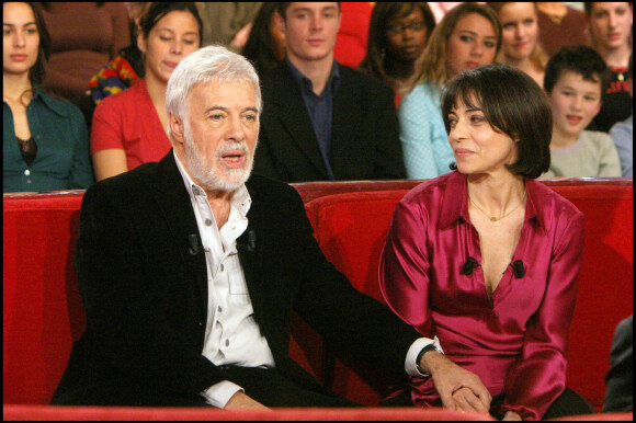 Guy Bedos et sa fille Leslie dans l'émission "Vivement dimanche" en 2005.