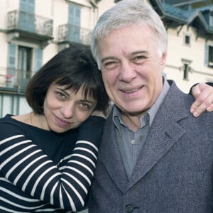 Leslie Bedos et son père Guy Bedos lors du 18ème Festival d'humour de Saint-Gervais en 2002.