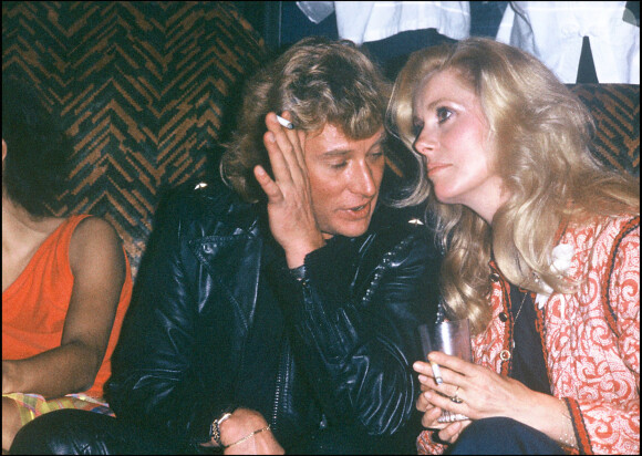 Johnny Hallyday avec Catherine Deneuve le jour de son anniversaire en 1980.