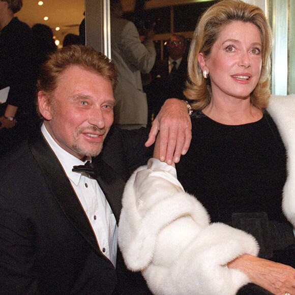 Johnny Hallyday et Catherine Deneuve lors de la soirée Children of Africa à Paris le 21 octobre 1999.