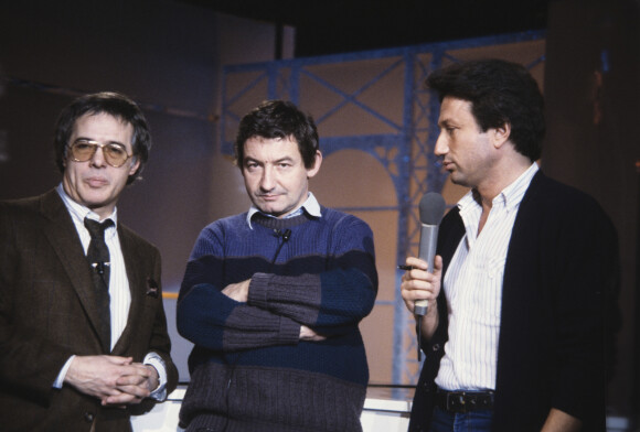 En France, à Paris, Guy Bedos, Pierre Desproges et Michel Drucker le 23 janvier 1984.