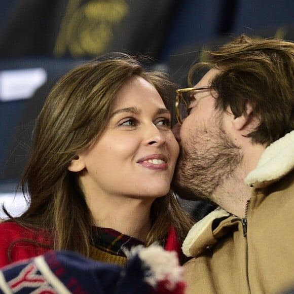 Ophélie Meunier et son mari Mathieu Vergne - People dans les tribunes du parc des princes lors du match de championnat de Ligue 1 Conforama opposant le Paris Saint-Germain (PSG) à Lille le 22 Novembre 2019 à Paris © JB Autisier / Panoramic / Bestimage