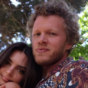 Emily Ratajkowski et son mari Sebastien Bear-McClard. Mai 2020.