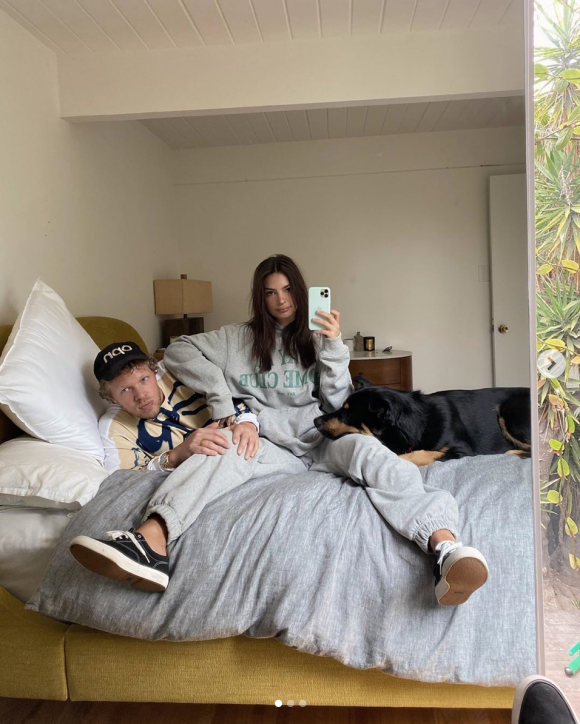 Emily Ratajkowski et son mari Sebastien Bear-McClard. Mai 2020.