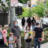 Exclusif - Ben Affleck, ses enfants, Violet, Seraphina et Samuel, et Matt Damon rendent hommage à Breonna Taylor, une Noire Américaine de 26 ans, tuée à son domicile par la police lors d'une perquisition. Los Angeles, le 5 juin 2020.