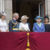 La comtesse Sophie de Wessex, le prince Charles, Camilla Parker Bowles, duchesse de Cornouailles, la reine Elisabeth II d'Angleterre, Meghan Markle, duchesse de Sussex, le prince Harry, duc de Sussex, le prince William, duc de Cambridge, Kate Catherine Middleton, duchesse de Cambridge - La famille royale d'Angleterre lors de la parade aérienne de la RAF pour le centième anniversaire au palais de Buckingham à Londres. Le 10 juillet 2018